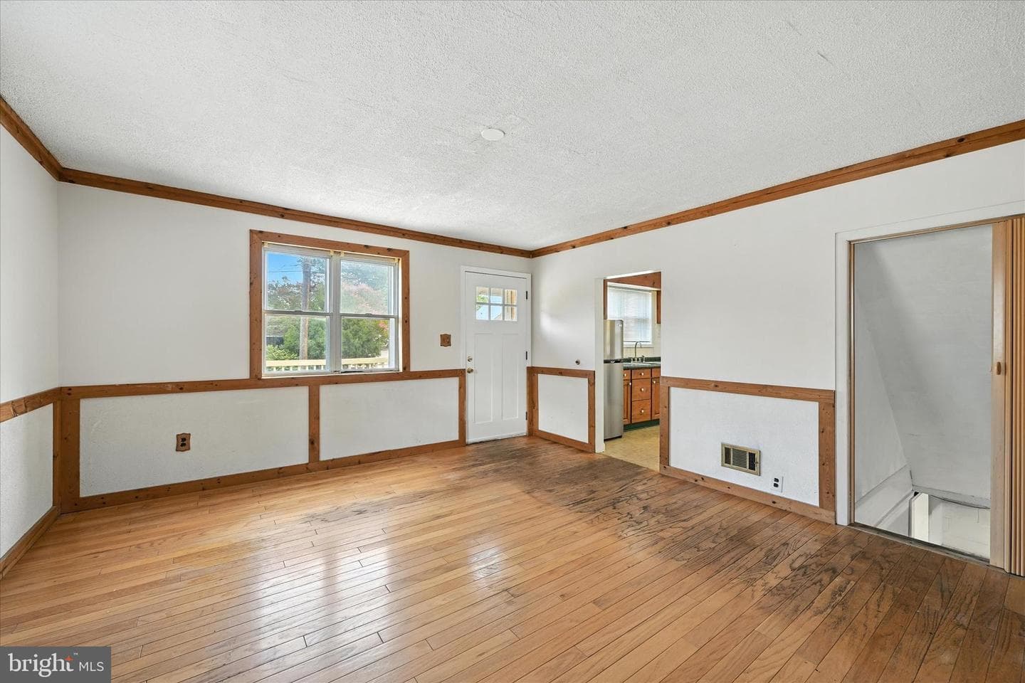 8828 Victory Avenue photo 6