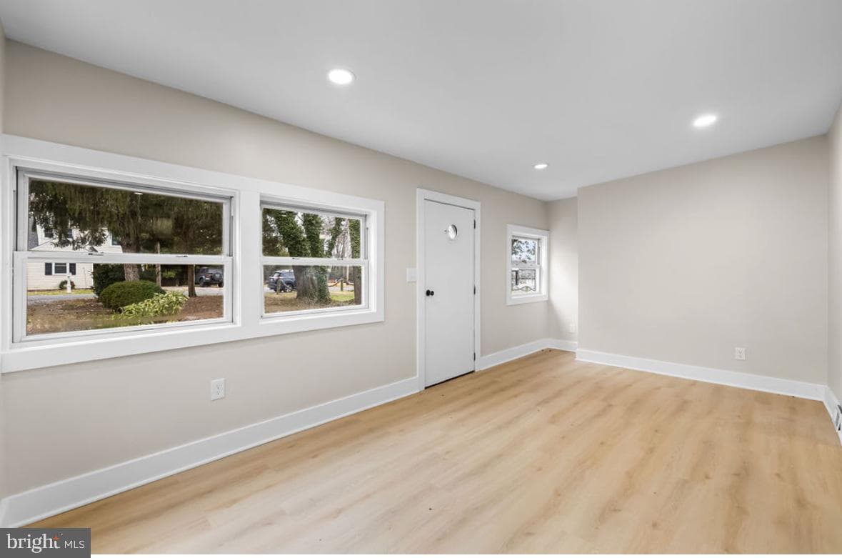 203 Oak Avenue photo 11