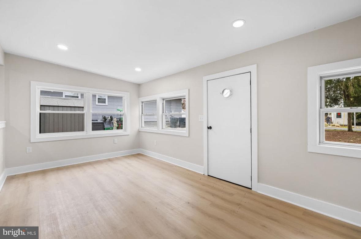 203 Oak Avenue photo 12