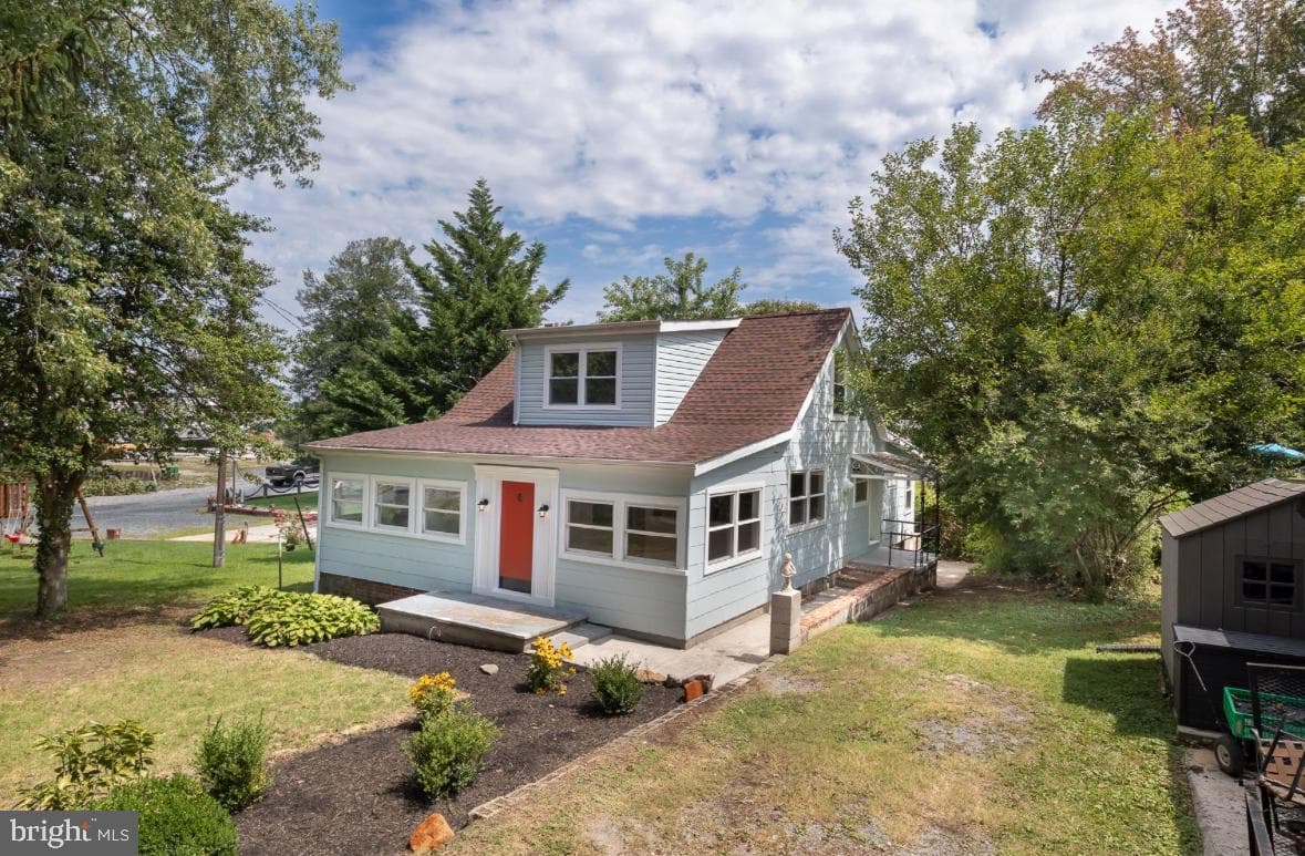 203 Oak Avenue photo 2