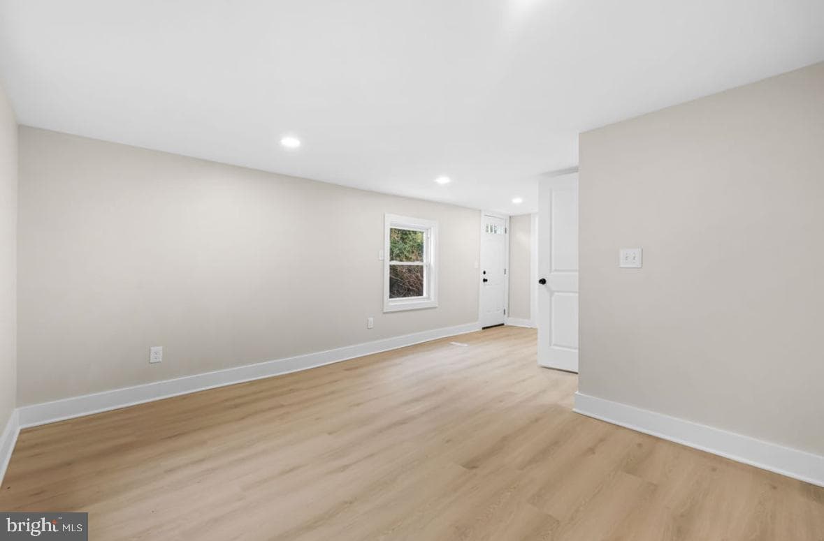 203 Oak Avenue photo 37