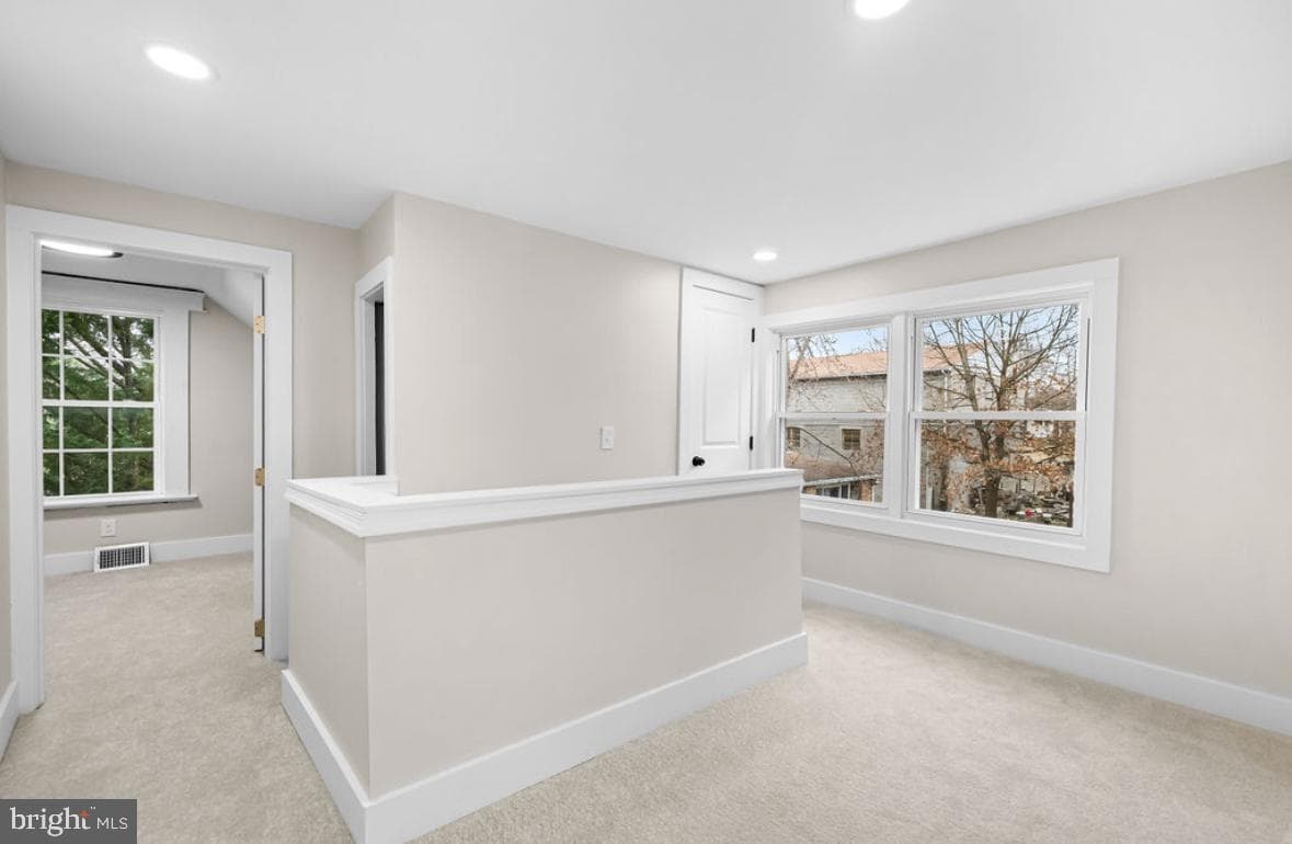 203 Oak Avenue photo 42