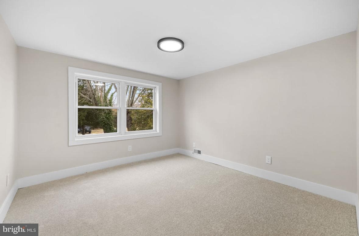 203 Oak Avenue photo 46