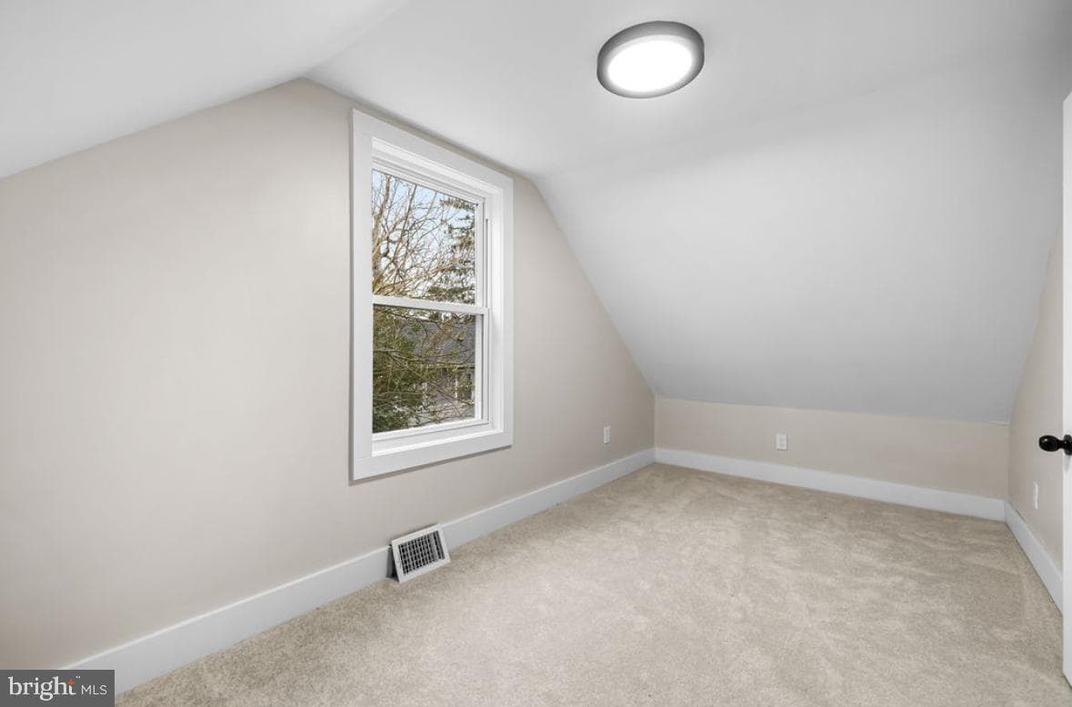 203 Oak Avenue photo 48