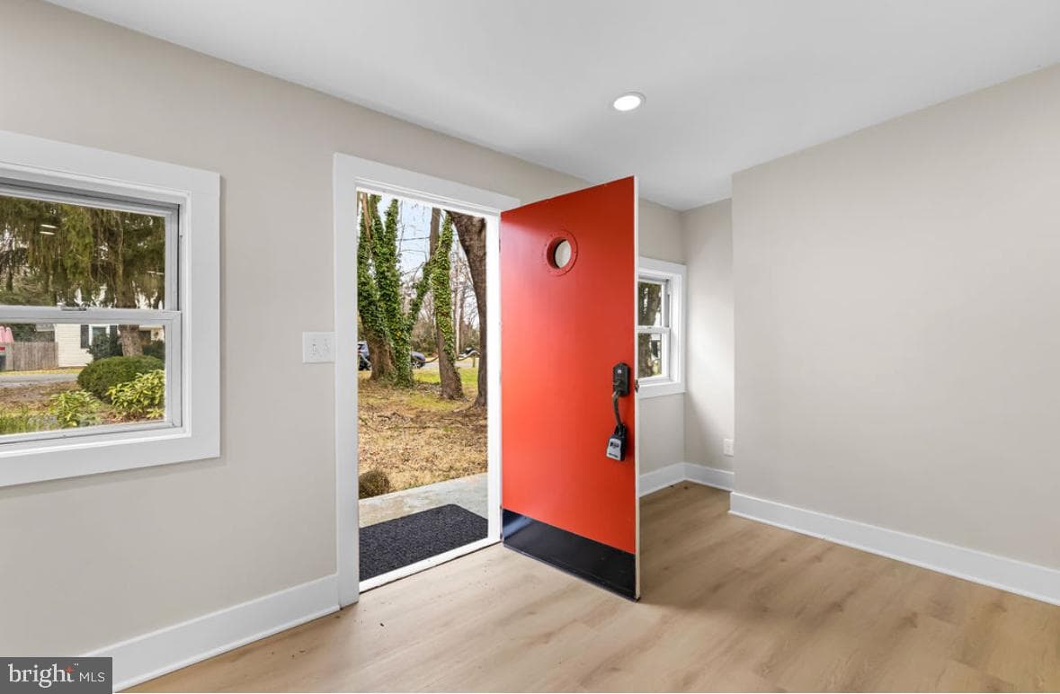 203 Oak Avenue photo 9