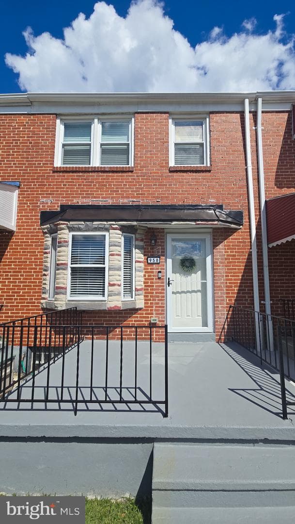 958 Arncliffe Road photo 1