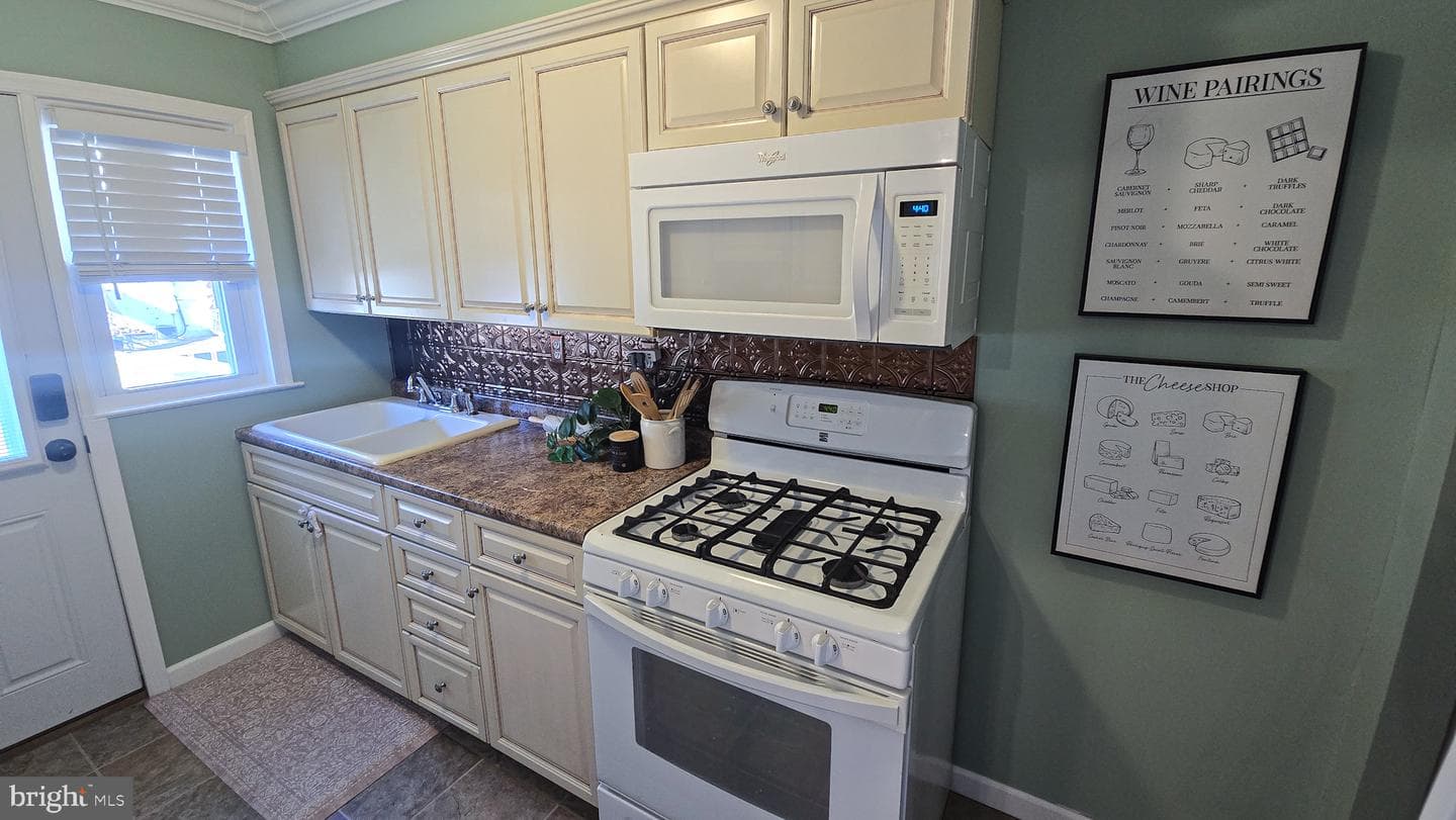958 Arncliffe Road photo 16