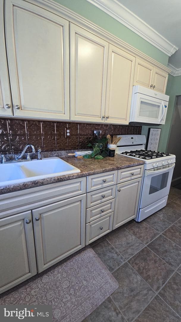 958 Arncliffe Road photo 17