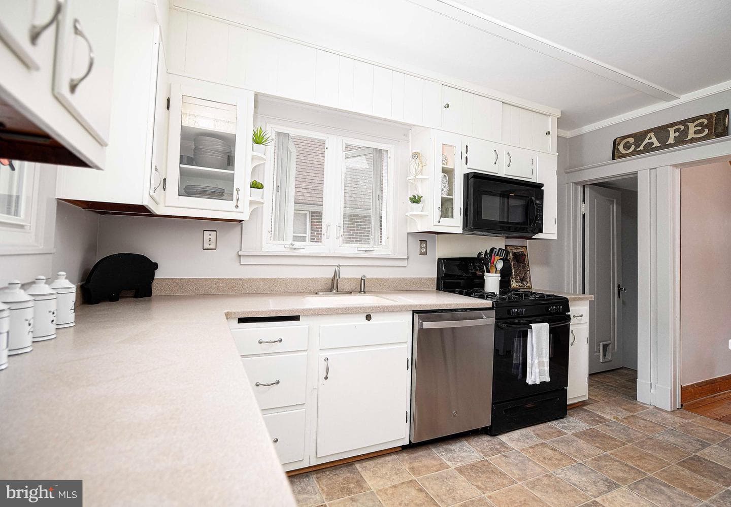 3020 Linwood photo 16