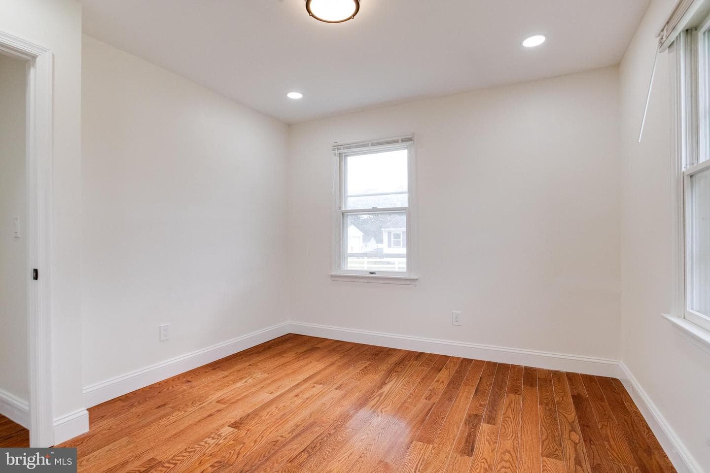 8041 Edgewater Avenue photo 20