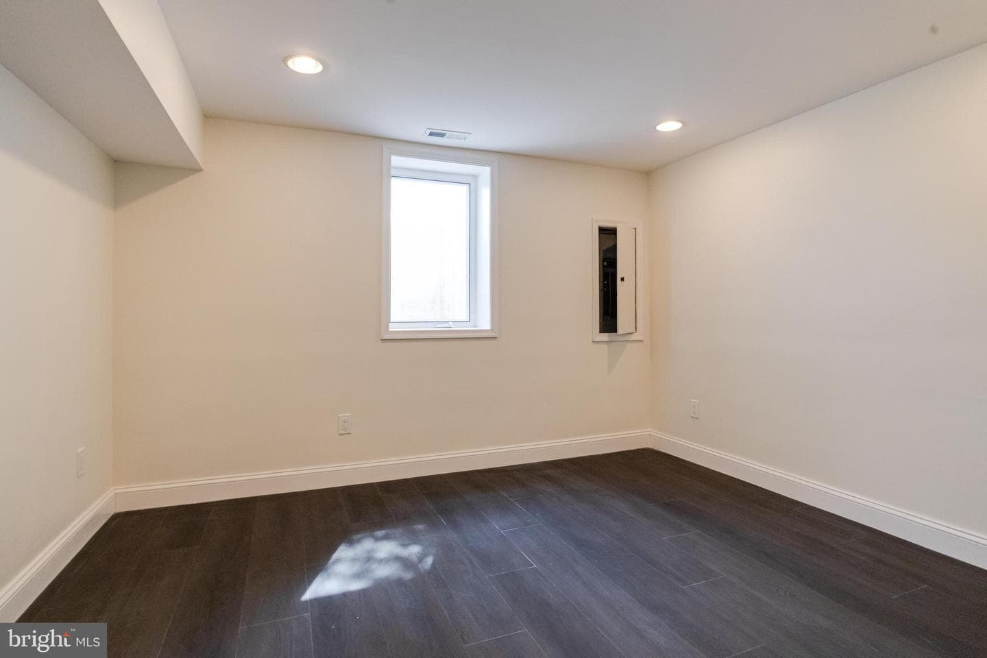 8041 Edgewater Avenue photo 28