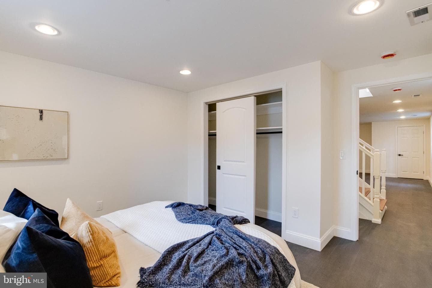 8041 Edgewater Avenue photo 32
