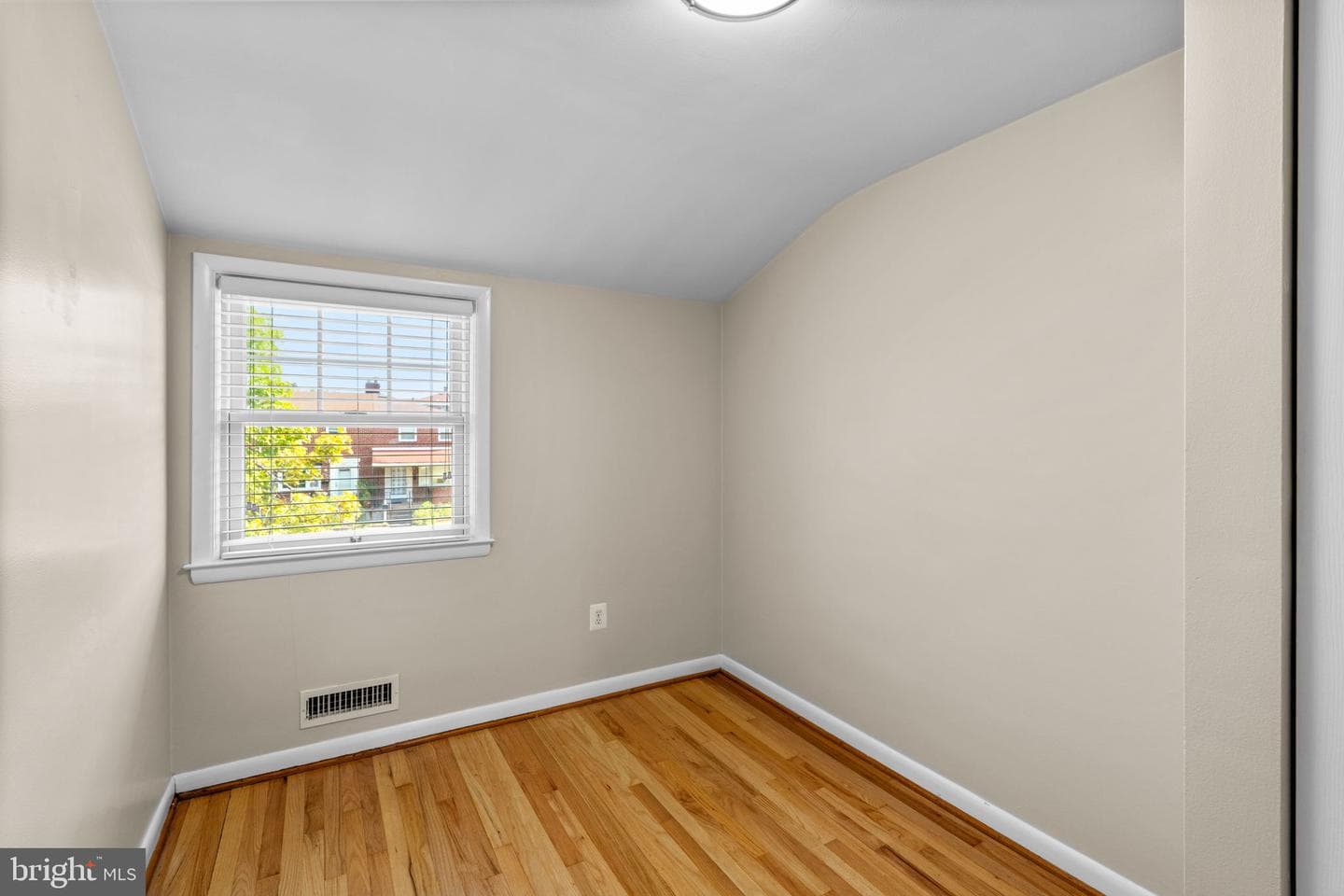 1149 Linden Avenue photo 13