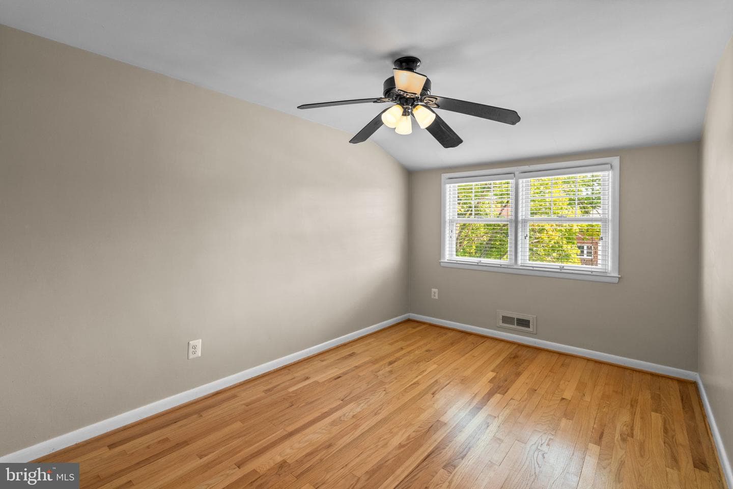 1149 Linden Avenue photo 15
