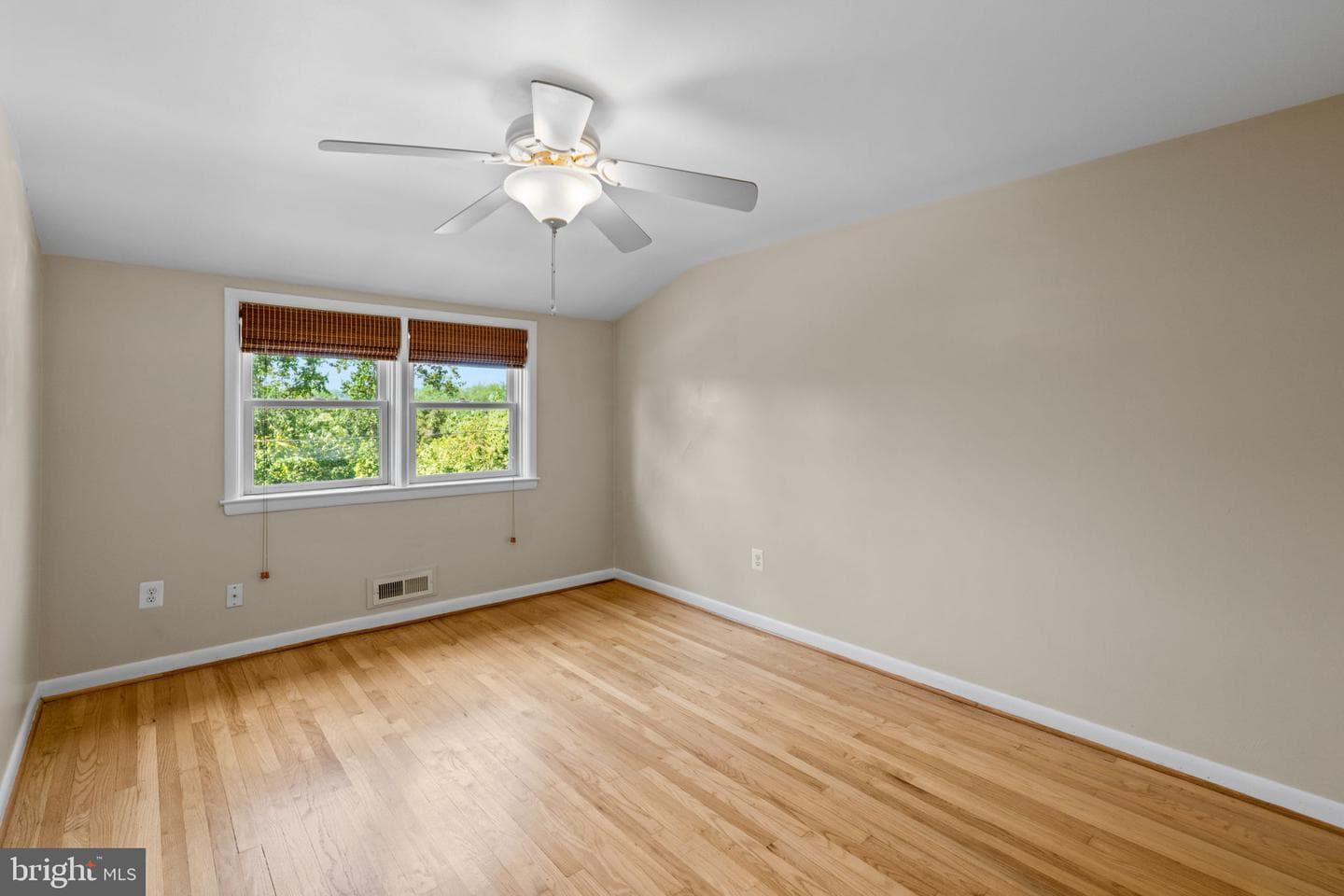 1149 Linden Avenue photo 20