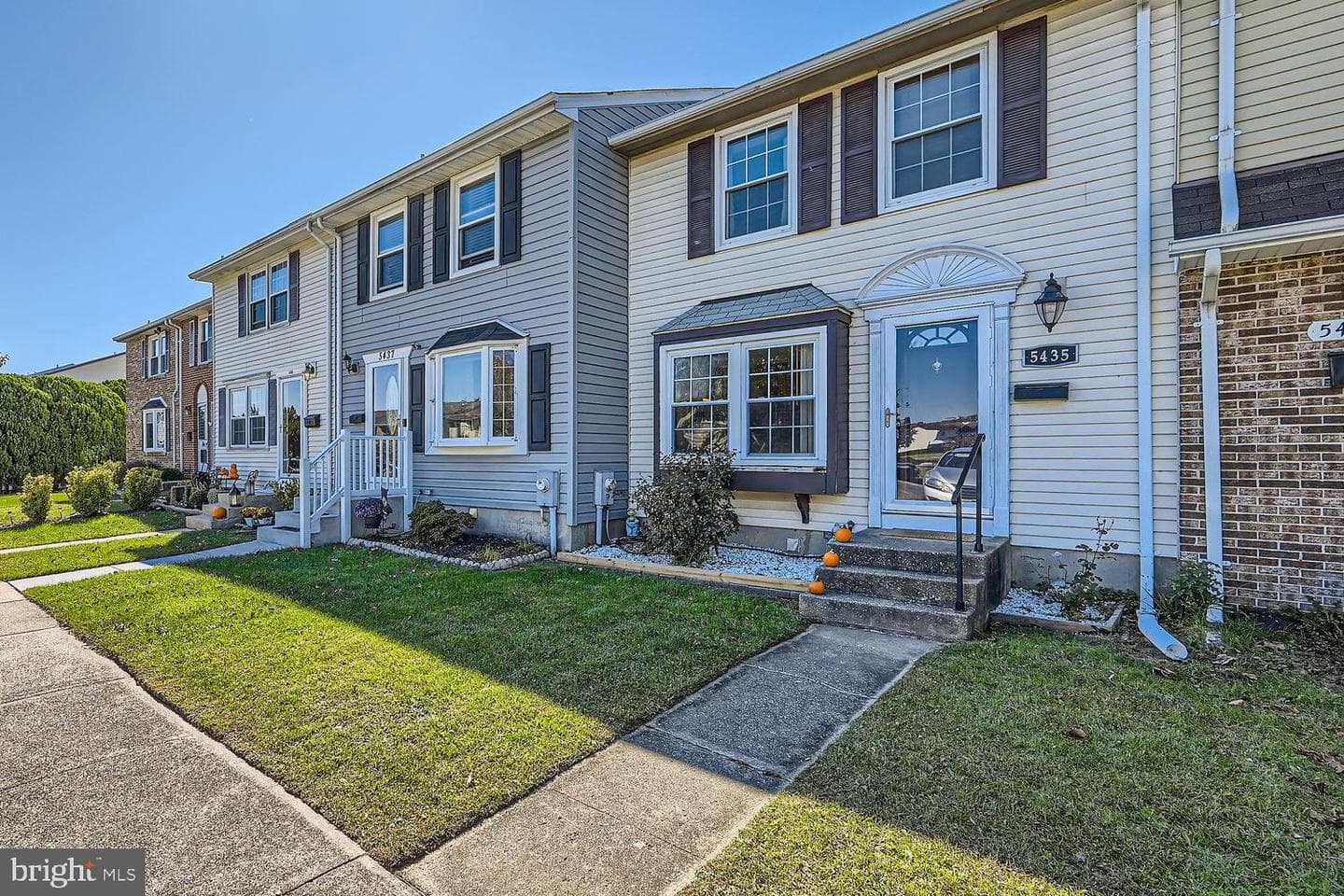 5435 King Arthur Circle photo 2