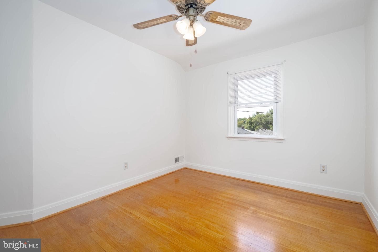1763 White Oak Avenue photo 16