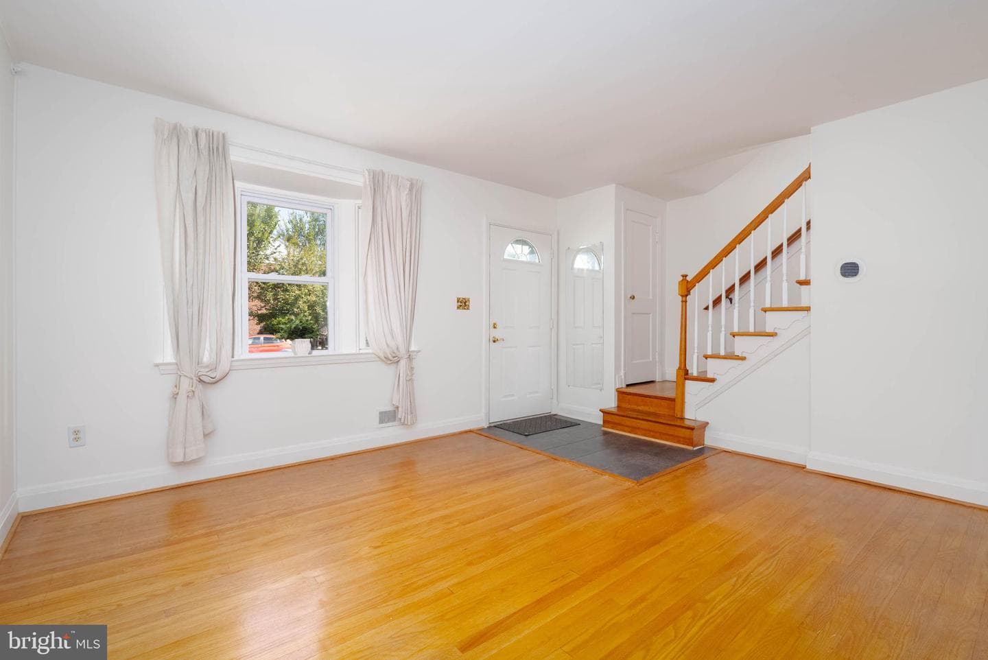 1763 White Oak Avenue photo 3