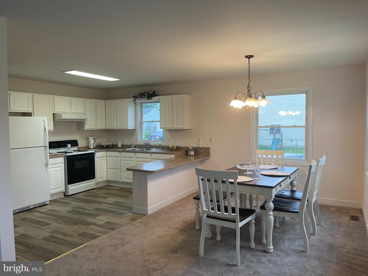 547 Compass Road photo 2