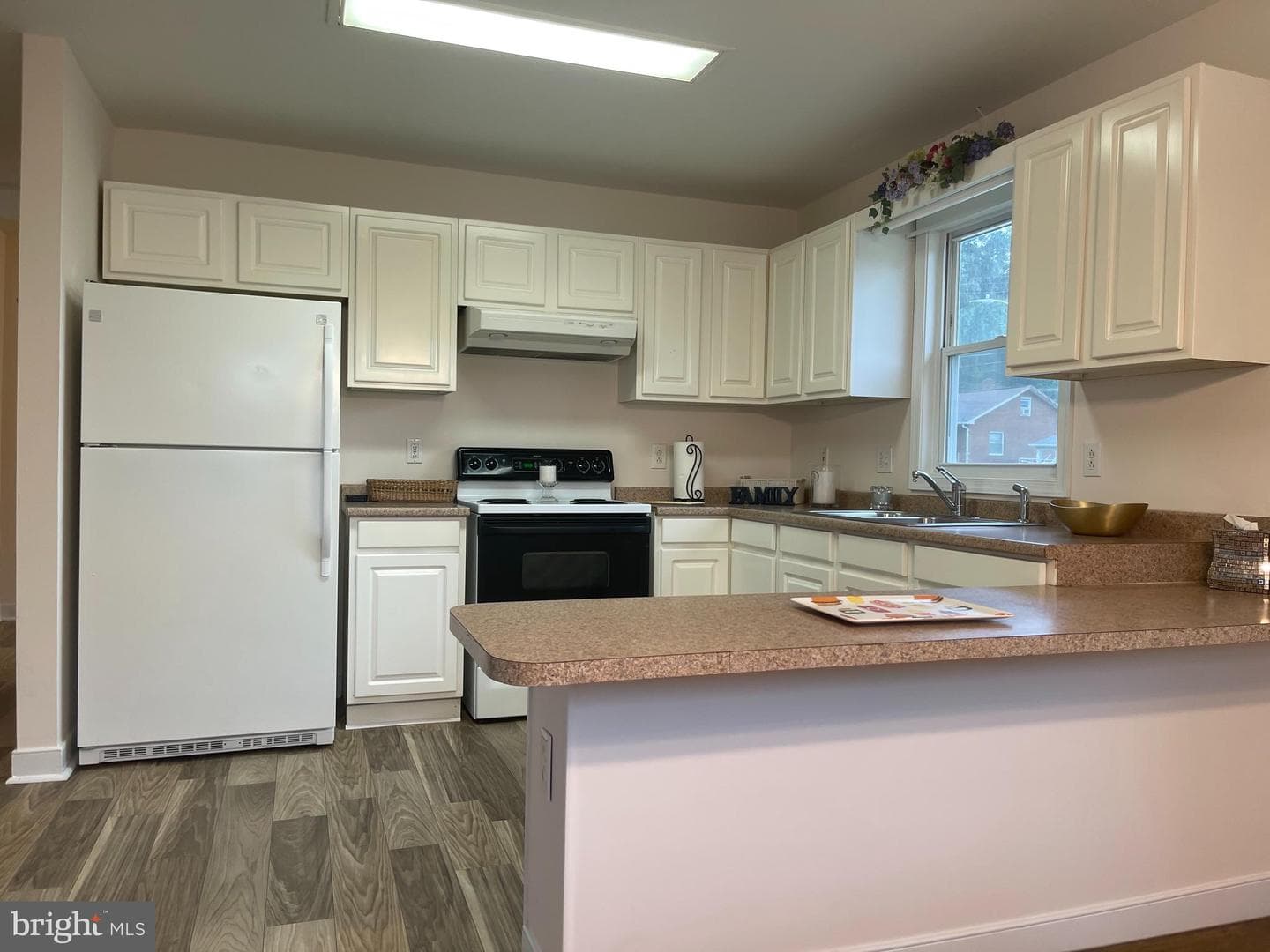 547 Compass Road photo 8