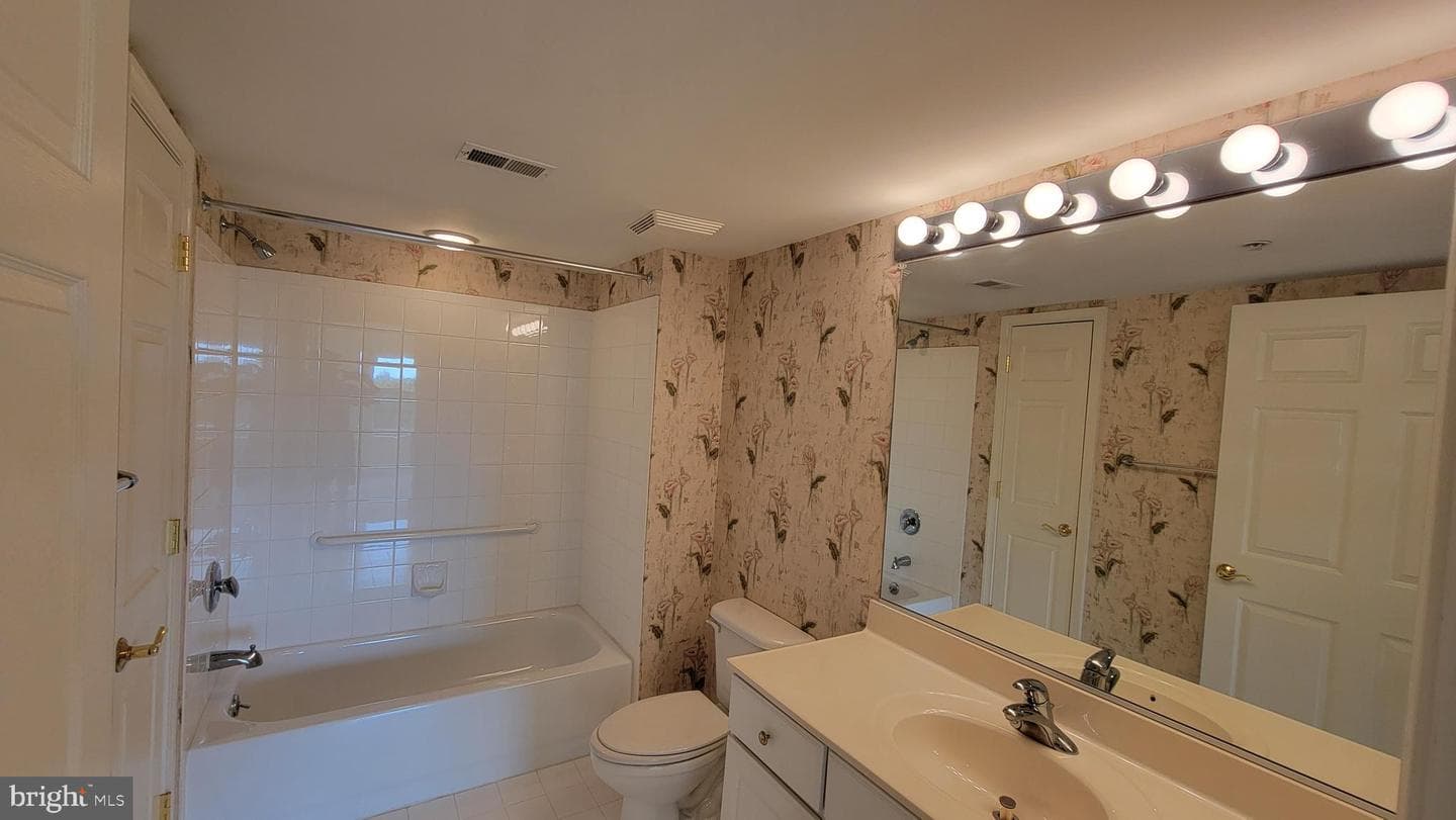 12240 Roundwood Road #604 photo 18