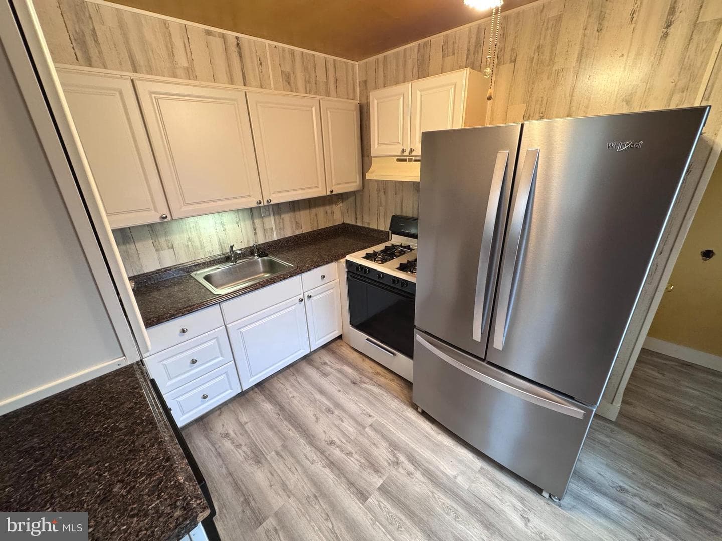1705 Summit Avenue photo 2