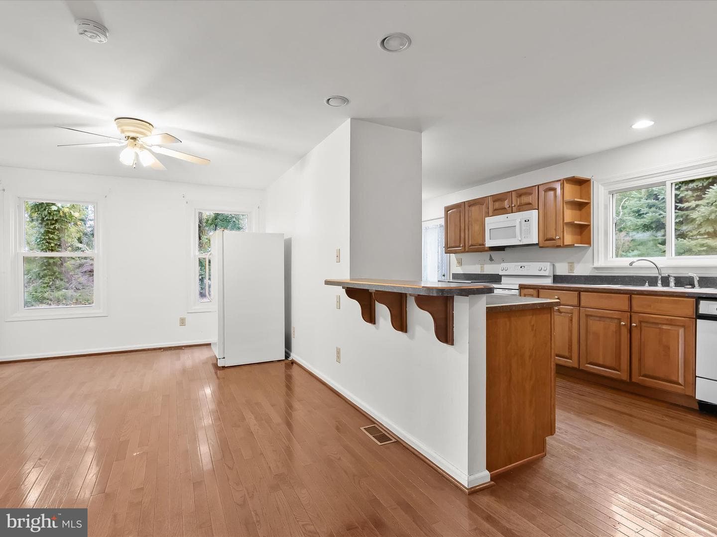 2400 Holly Neck Road photo 20