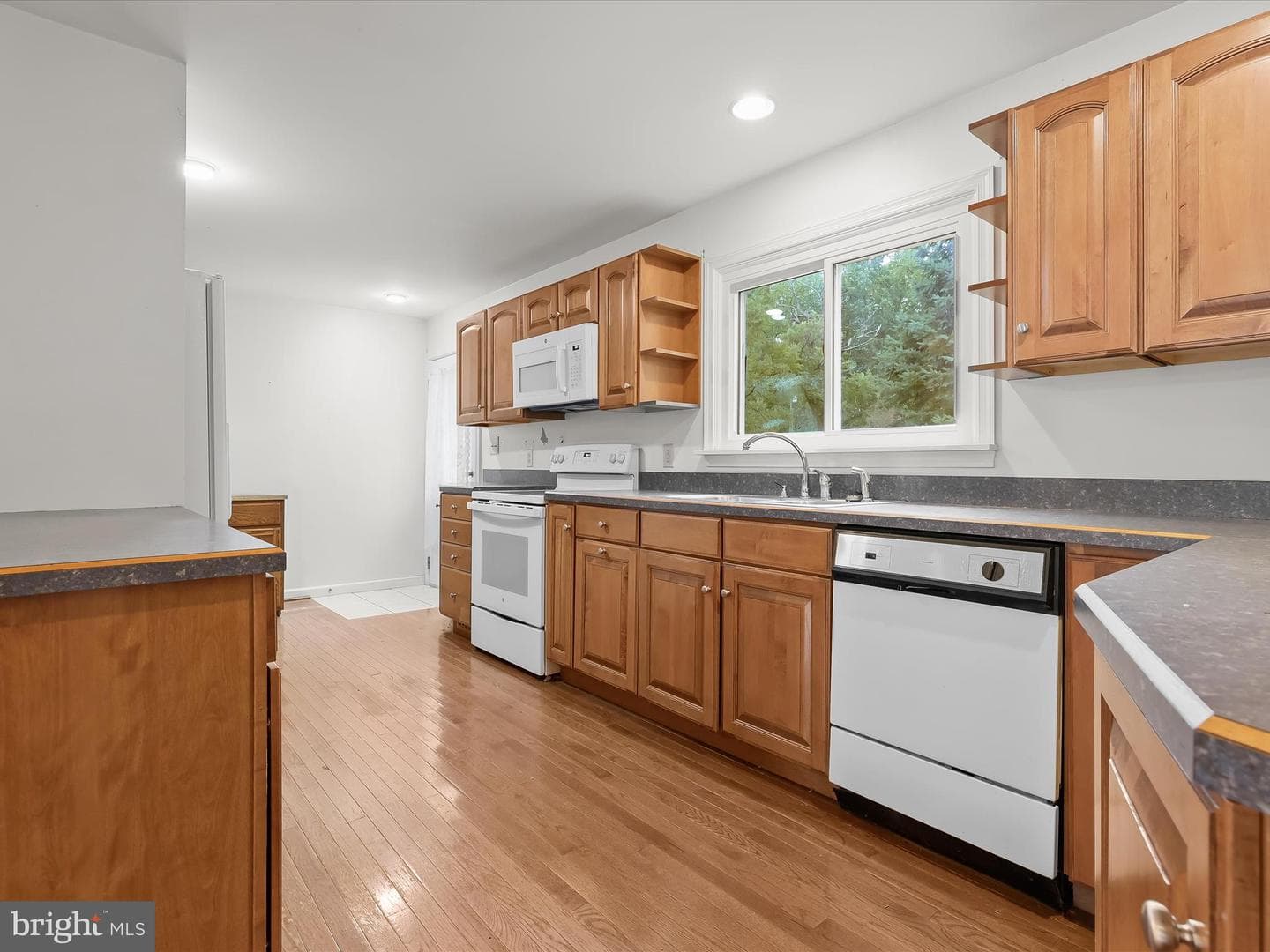 2400 Holly Neck Road photo 22