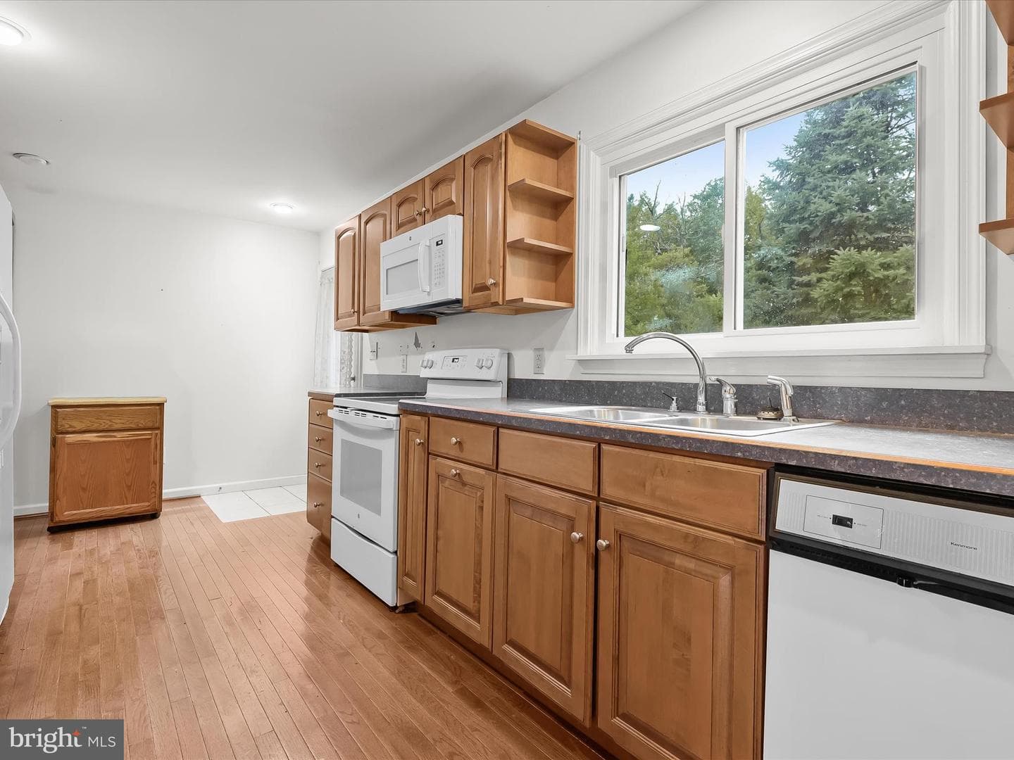 2400 Holly Neck Road photo 25