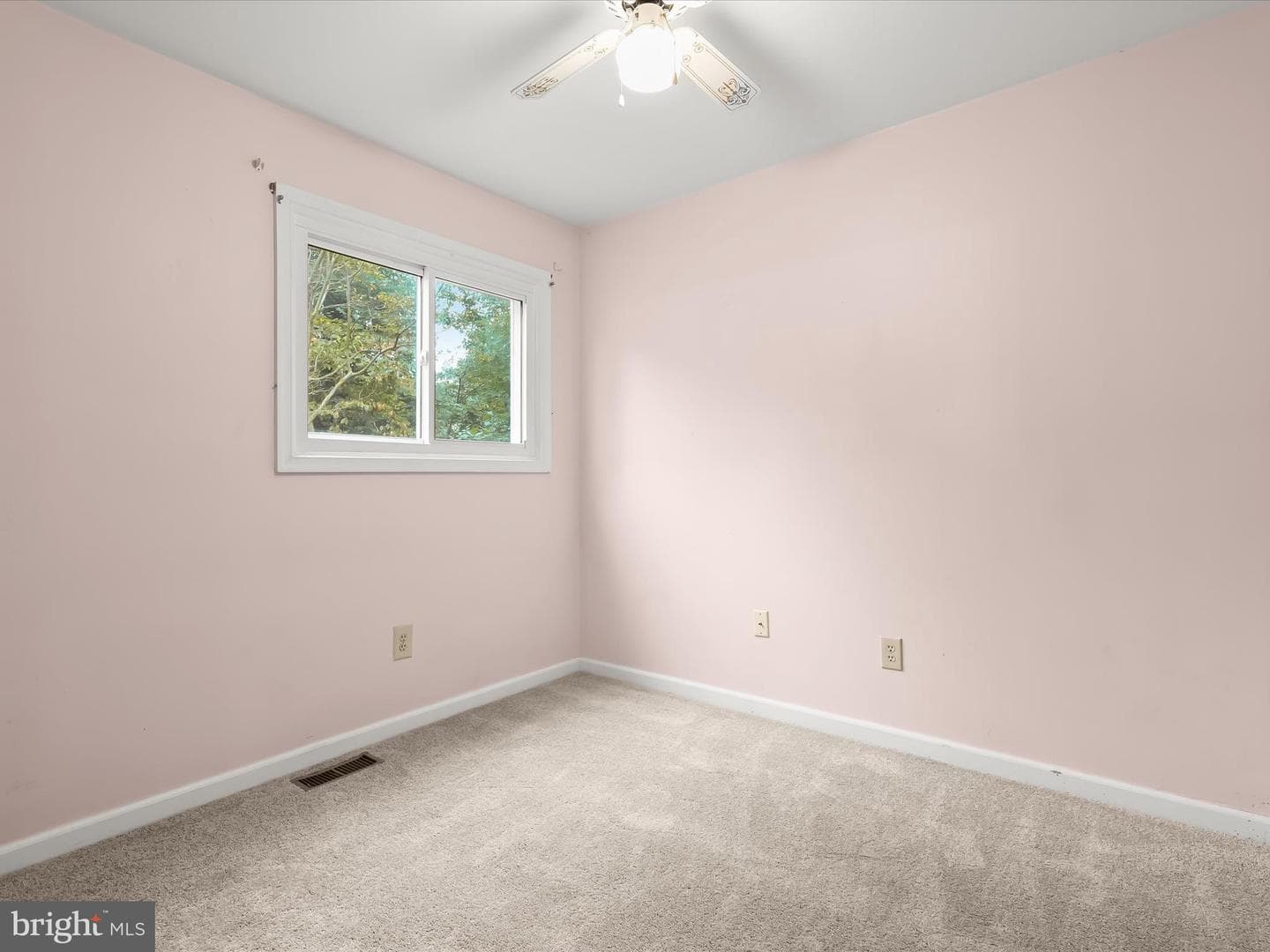 2400 Holly Neck Road photo 30