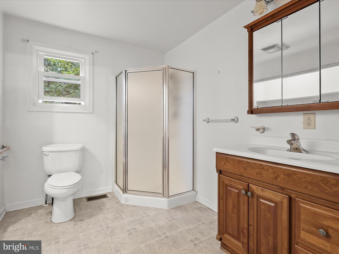 2400 Holly Neck Road photo 32