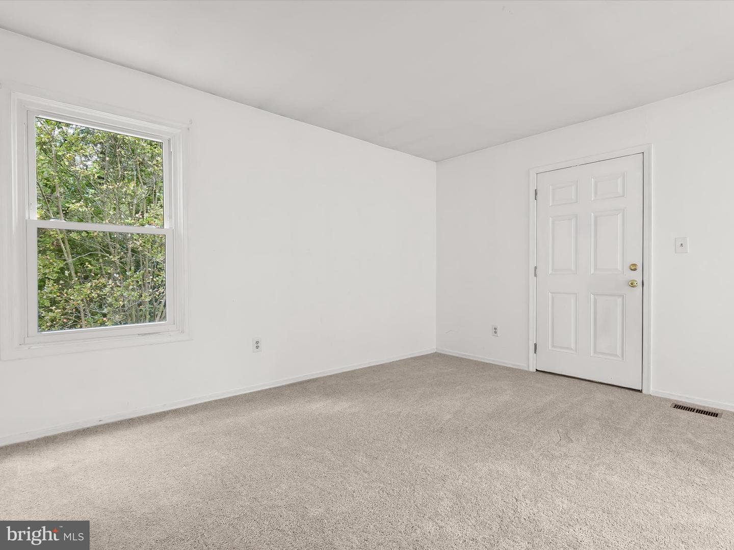 2400 Holly Neck Road photo 35