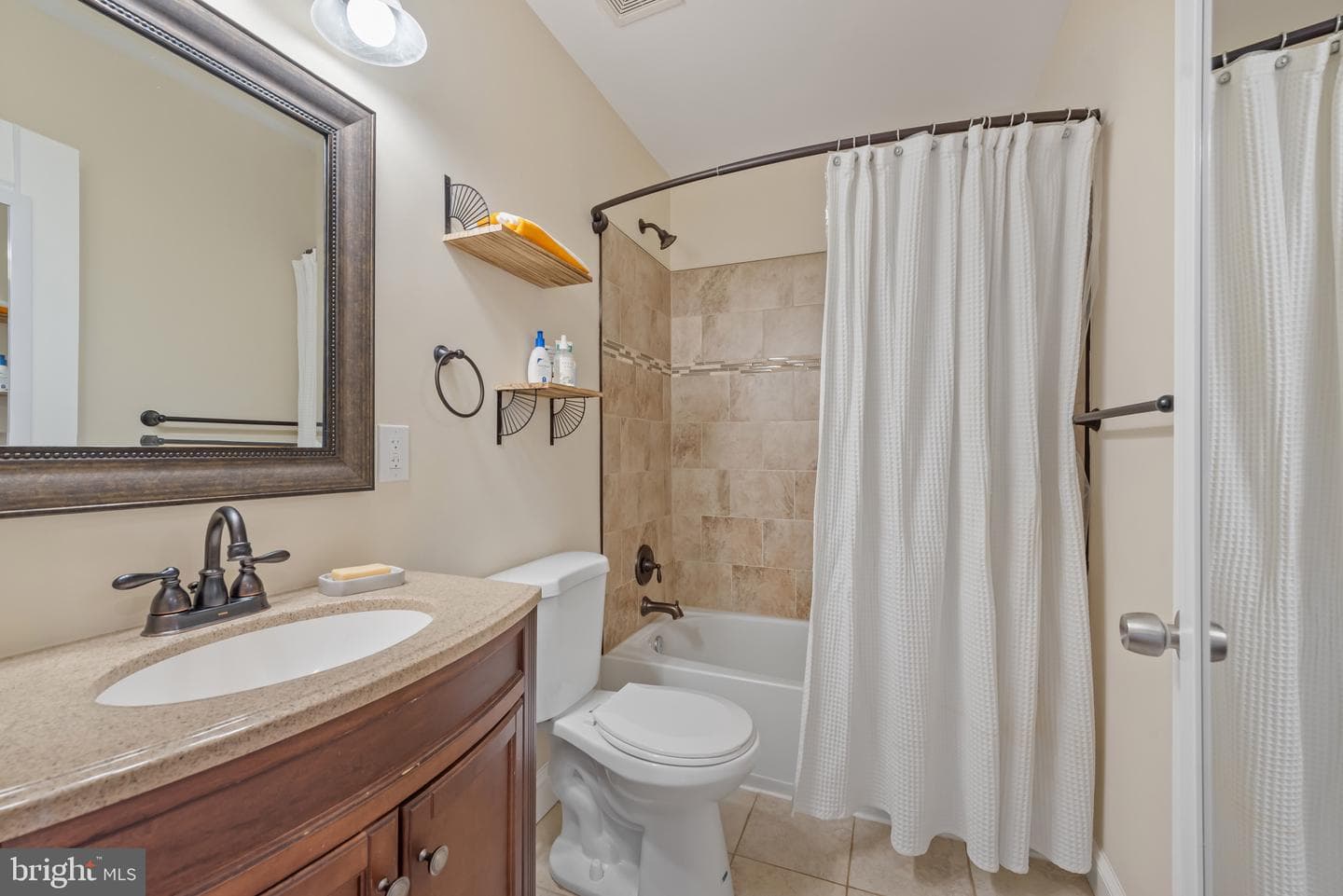 127 Bloomsbury Avenue photo 28