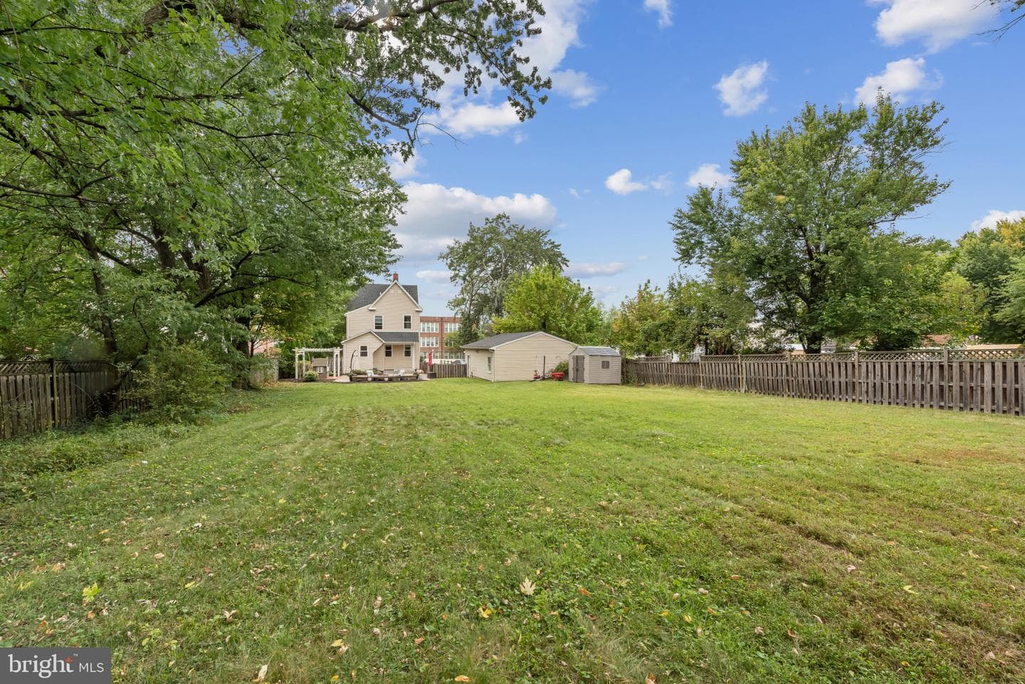 127 Bloomsbury Avenue photo 47