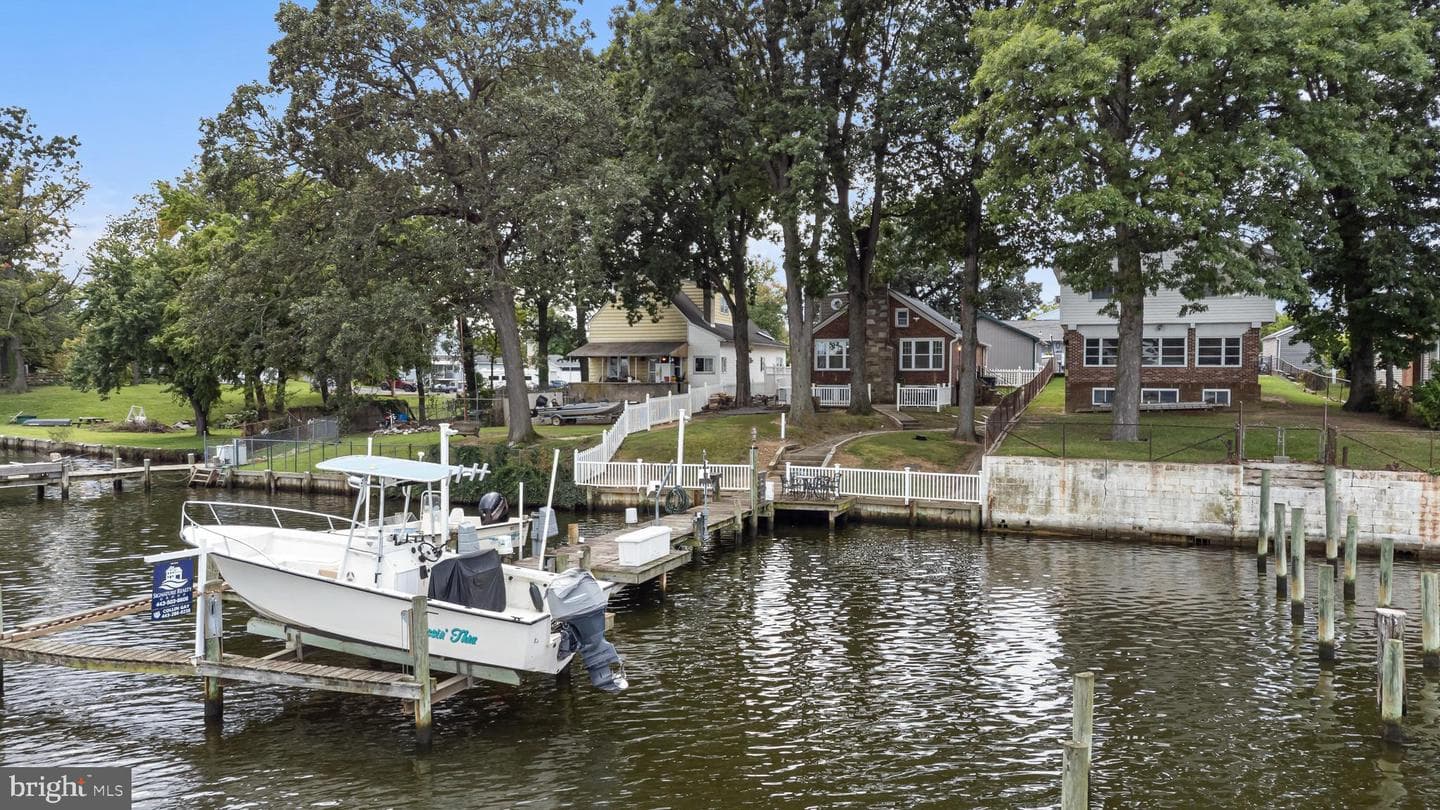 8216 Beach Drive photo 1