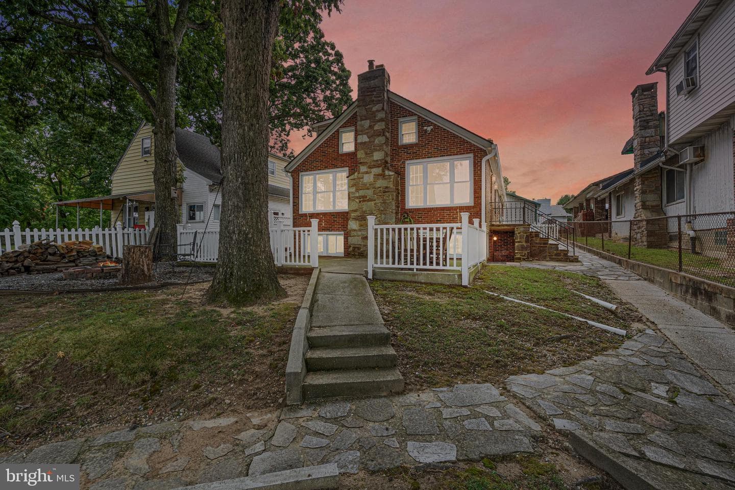 8216 Beach Drive photo 2