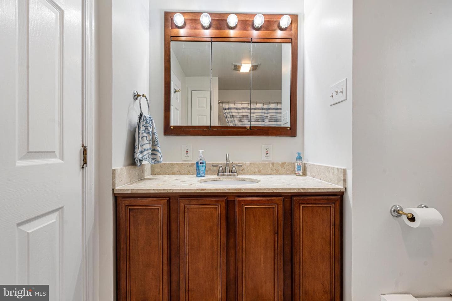 8216 Beach Drive photo 26