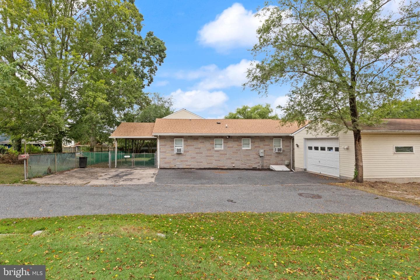 2424 Suncrest photo 2