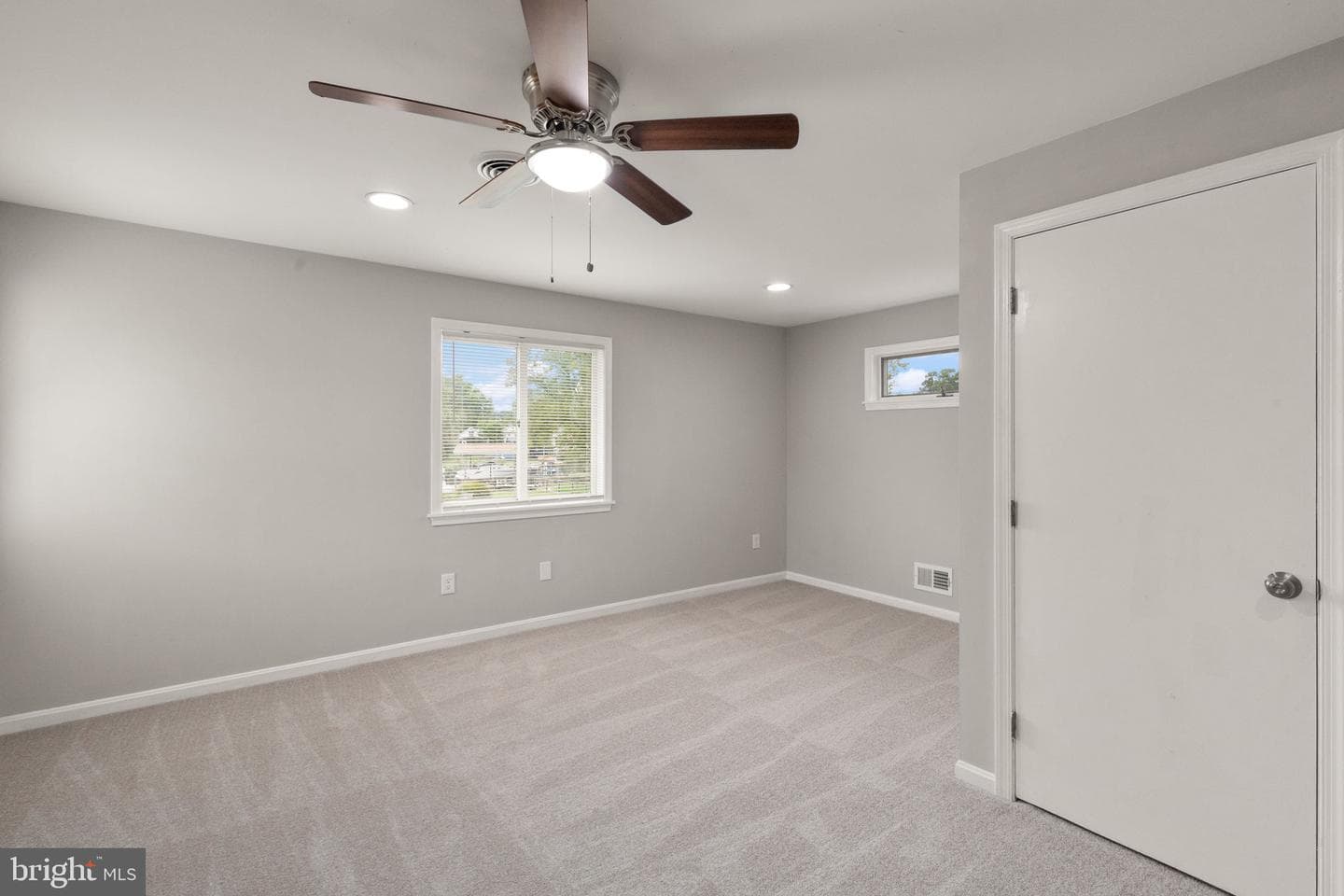2424 Suncrest photo 31