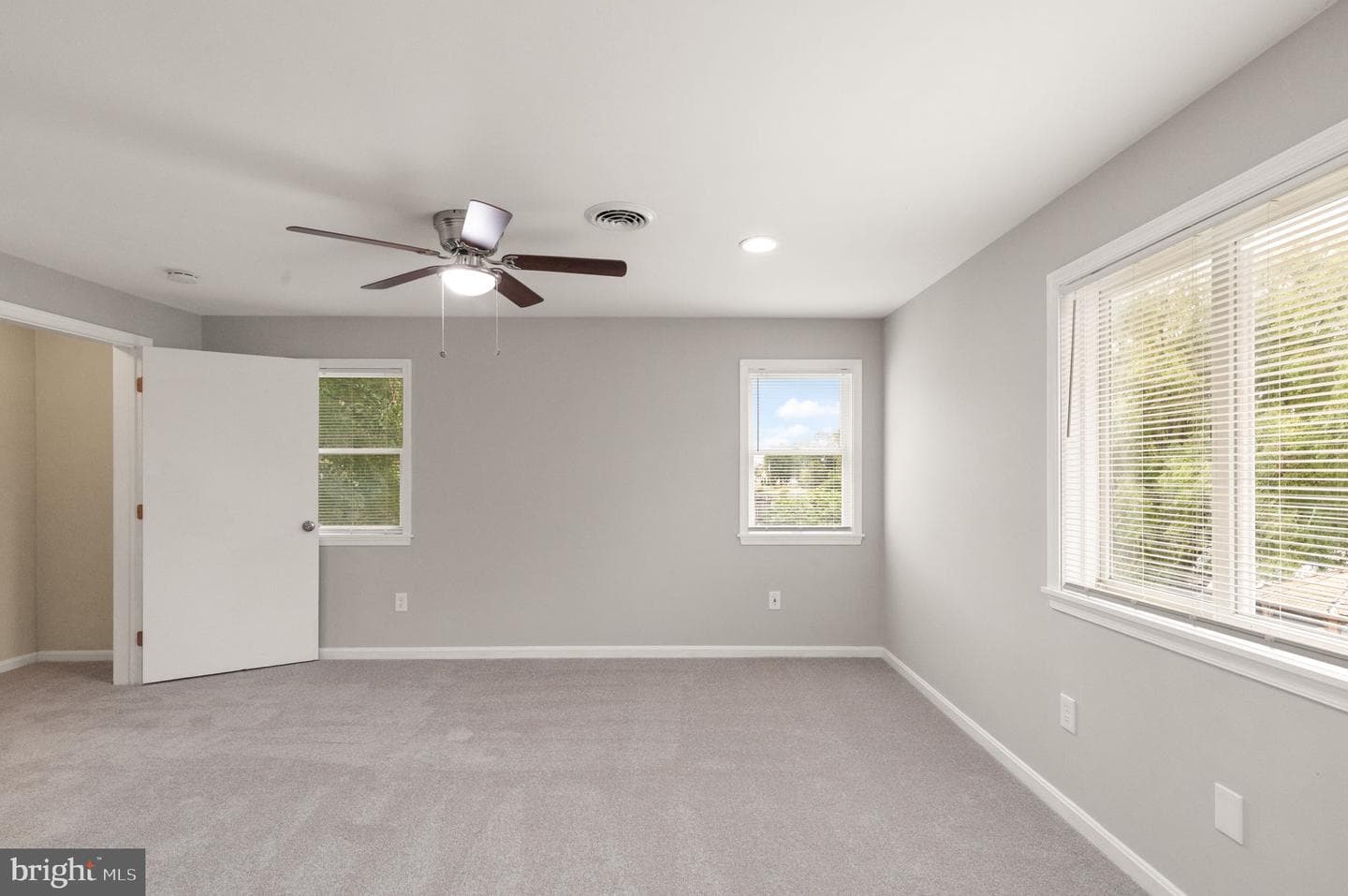 2424 Suncrest photo 32