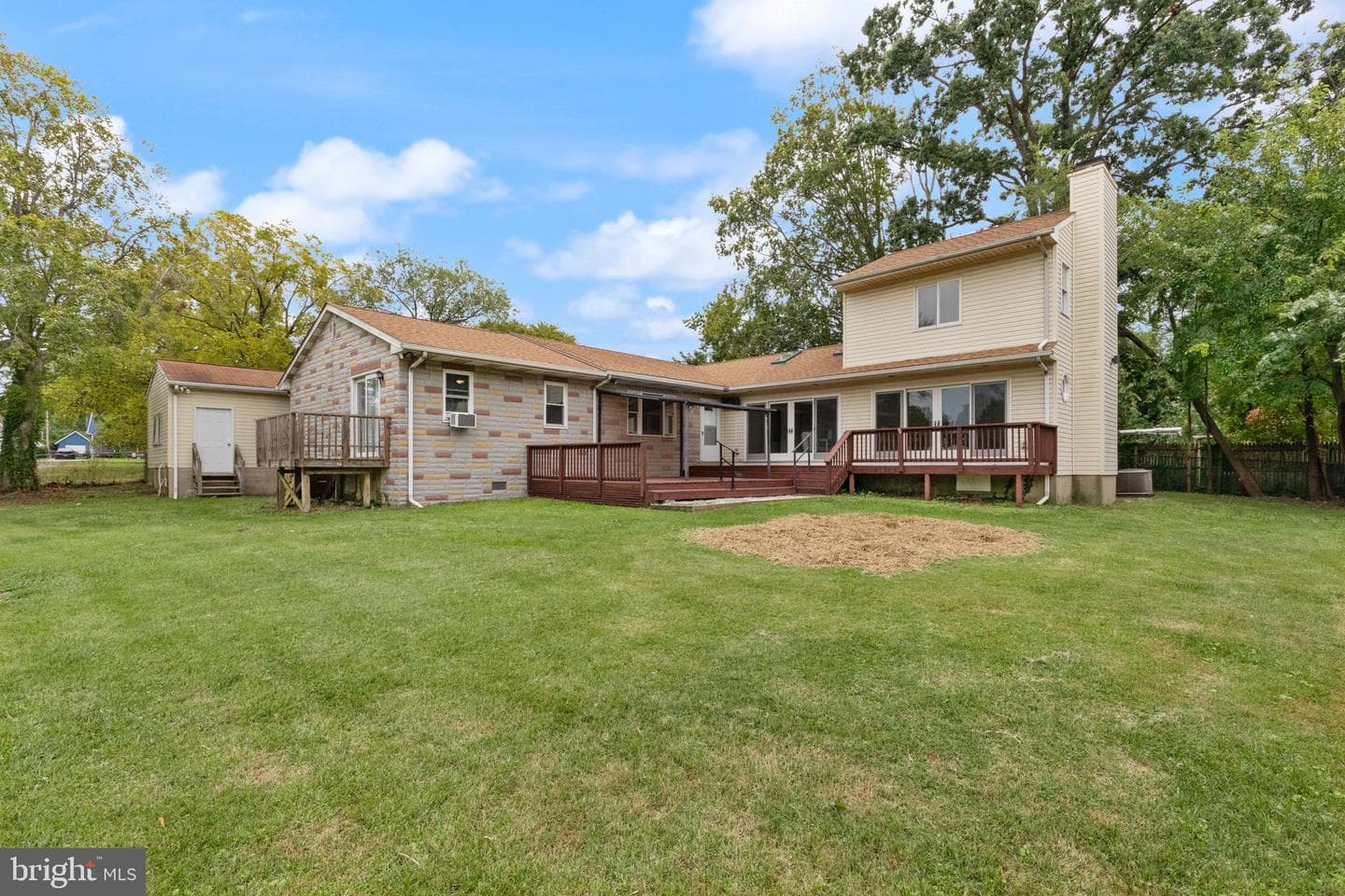 2424 Suncrest photo 36