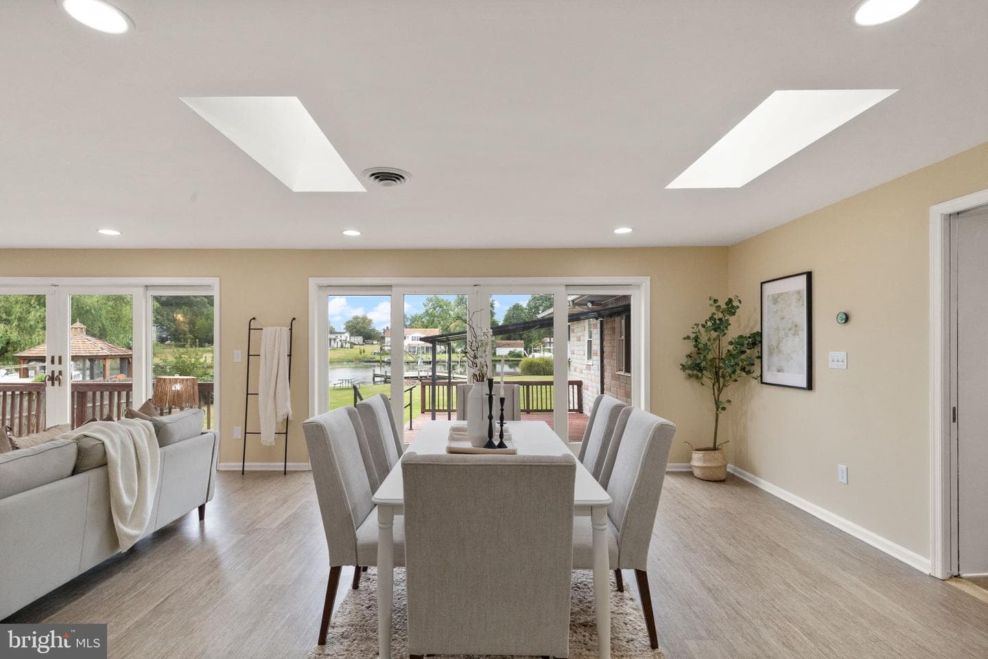 2424 Suncrest photo 9
