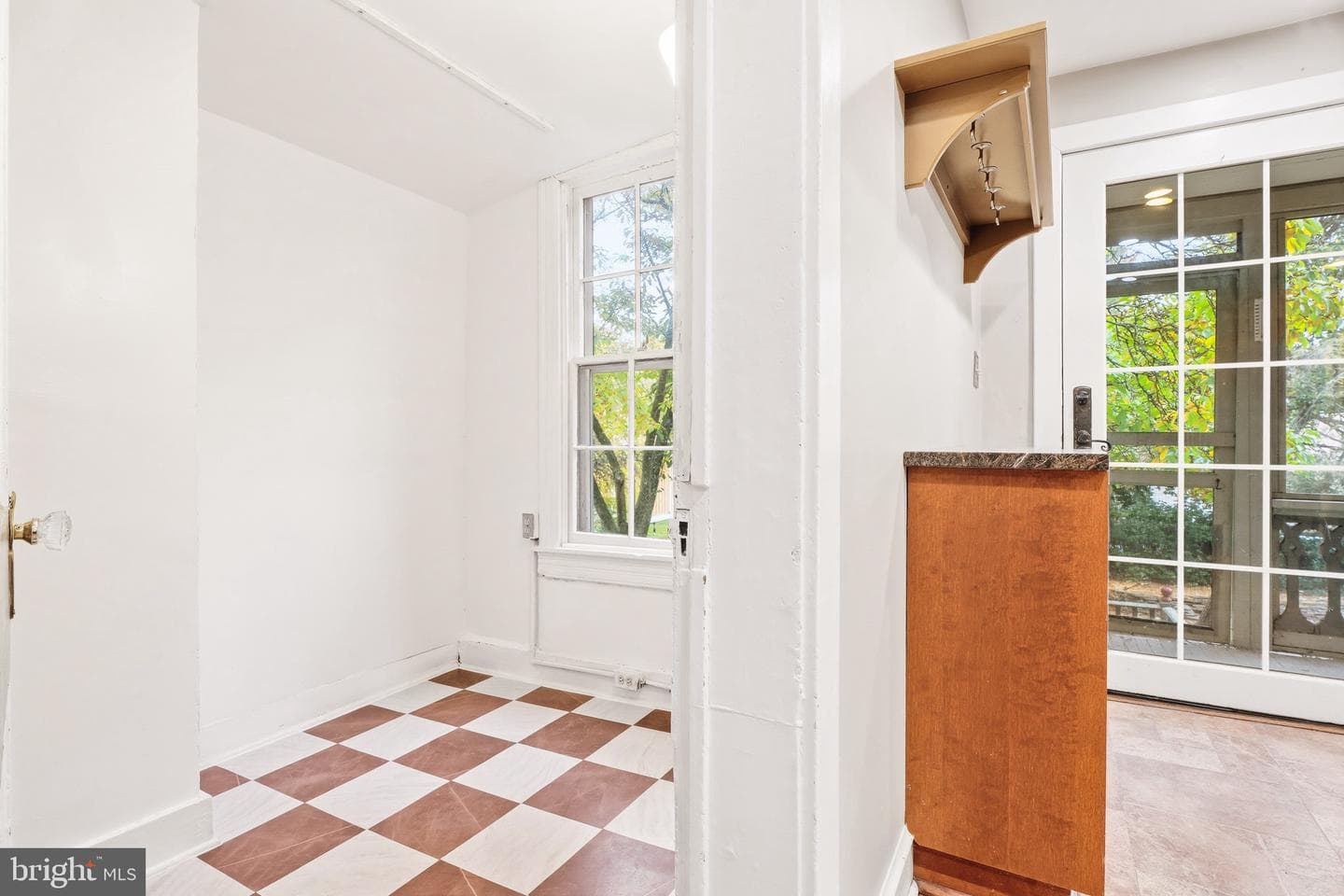 308 Morris Avenue photo 23