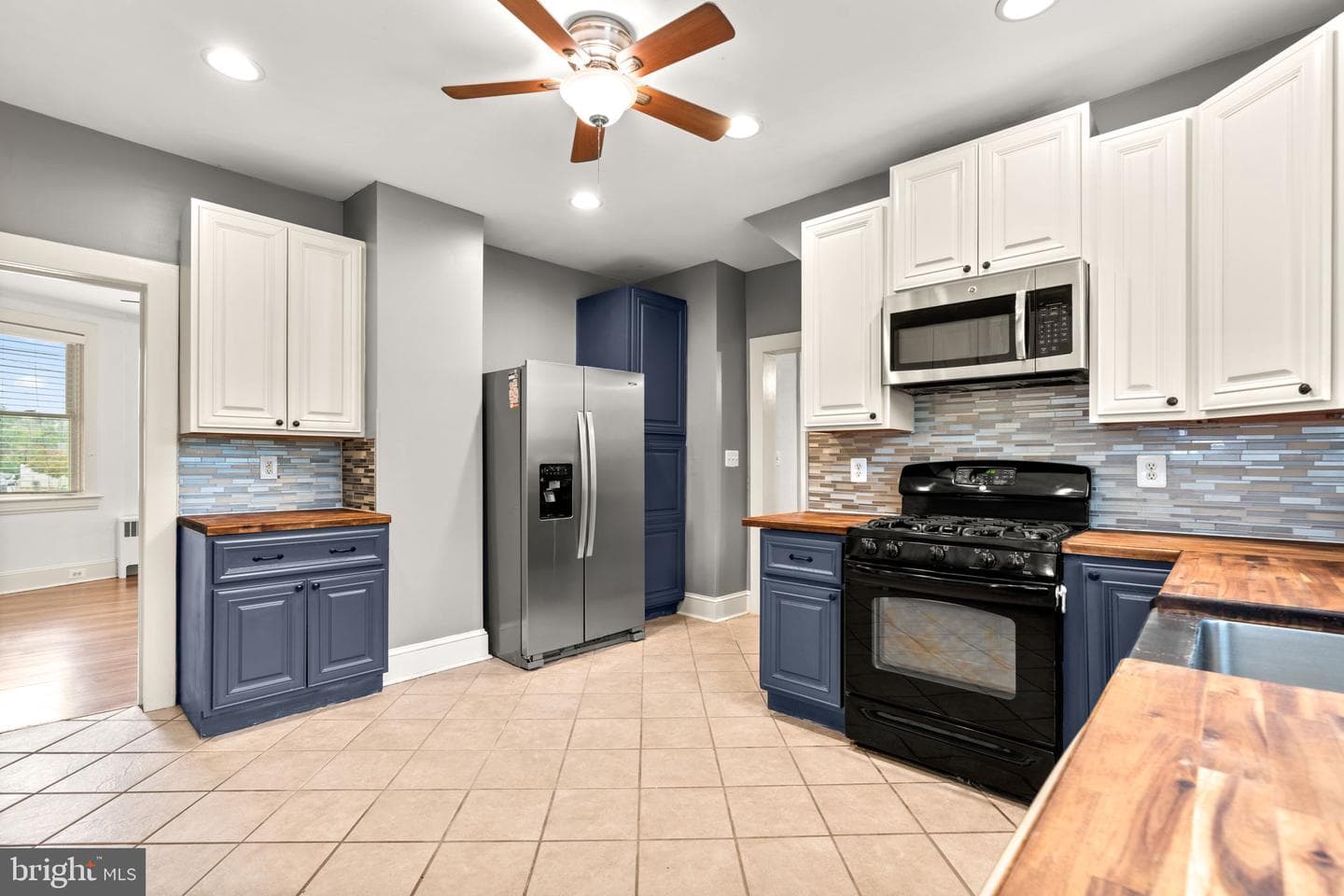 1250 Francis Avenue photo 16