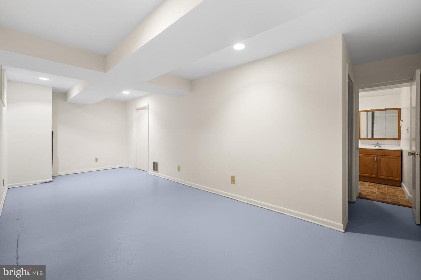 1000 West Wind Court photo 35