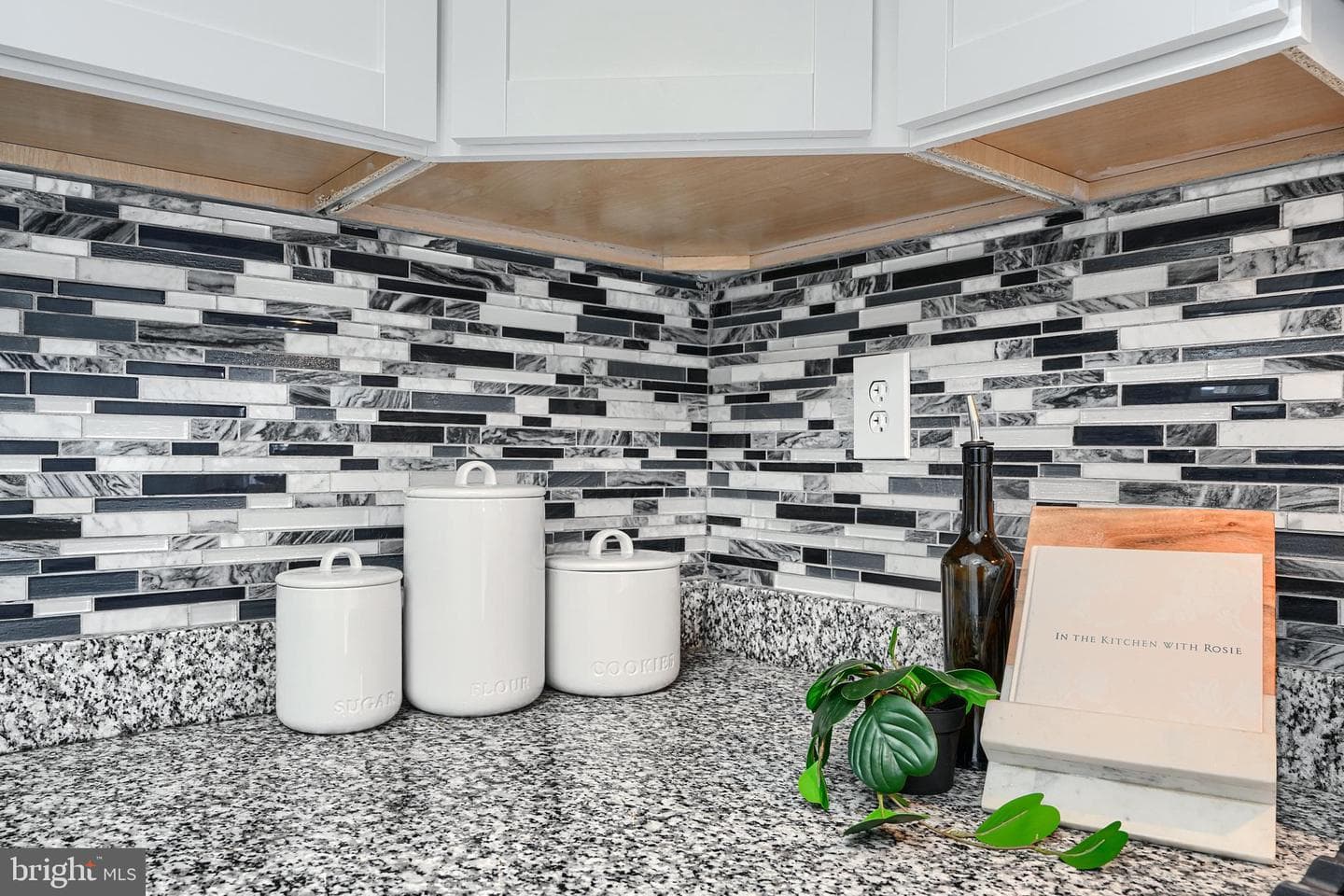 2919 Onyx photo 16