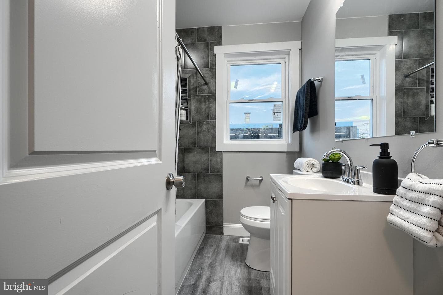2919 Onyx photo 31