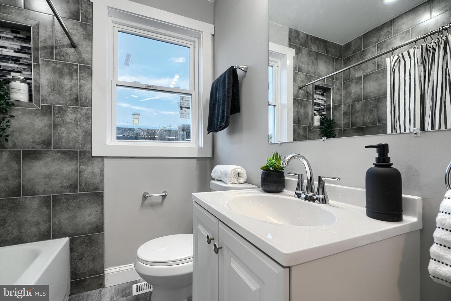 2919 Onyx photo 32