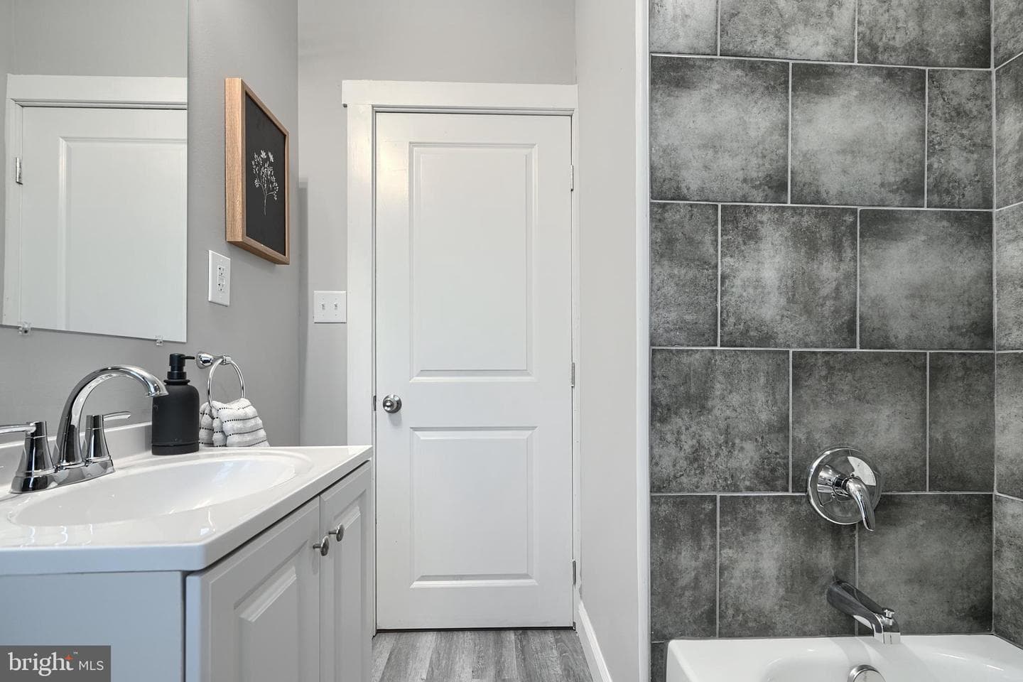 2919 Onyx photo 34