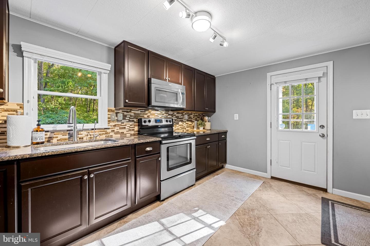 18709 Frederick Road photo 9